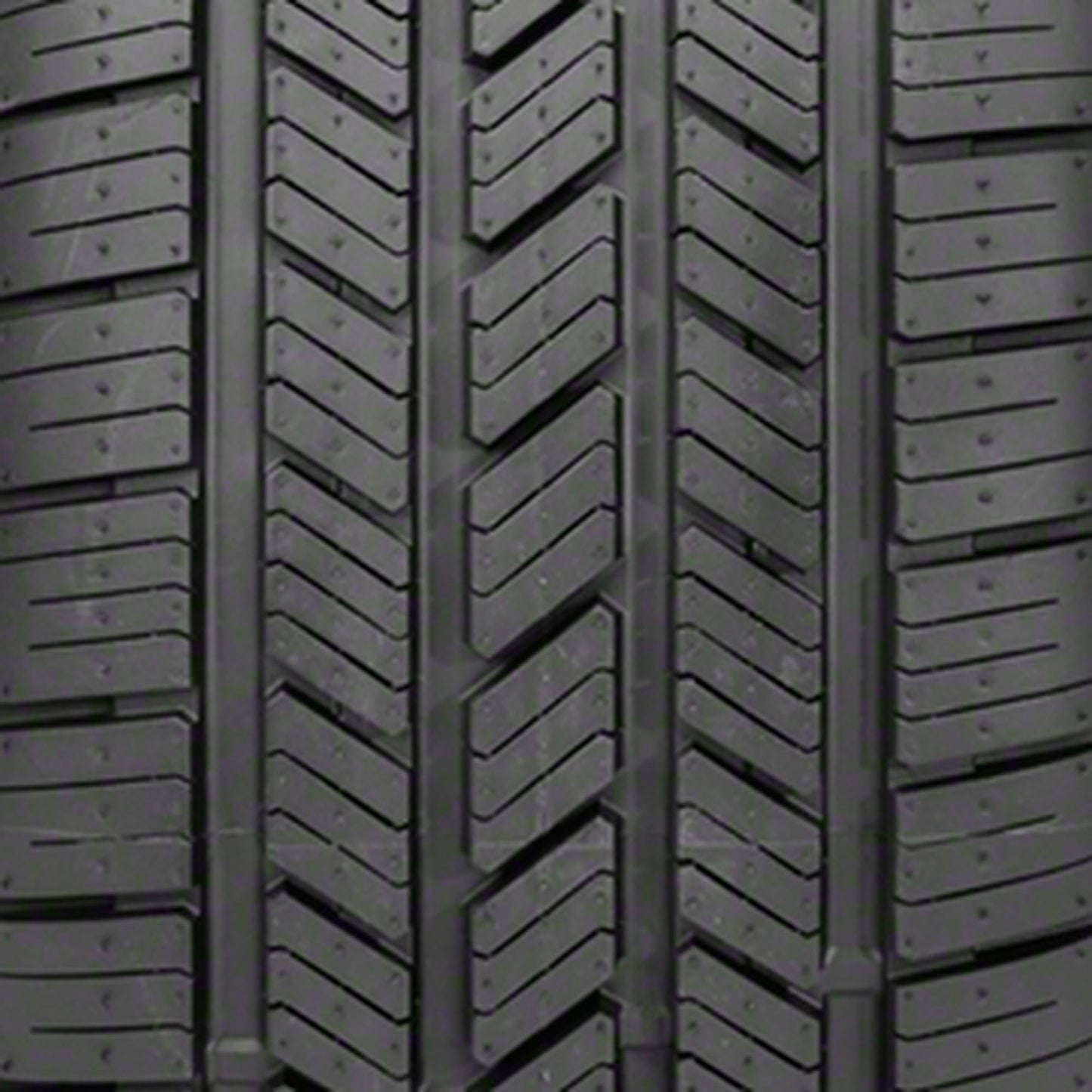 Full-season P275/55R20 111S passenger tires